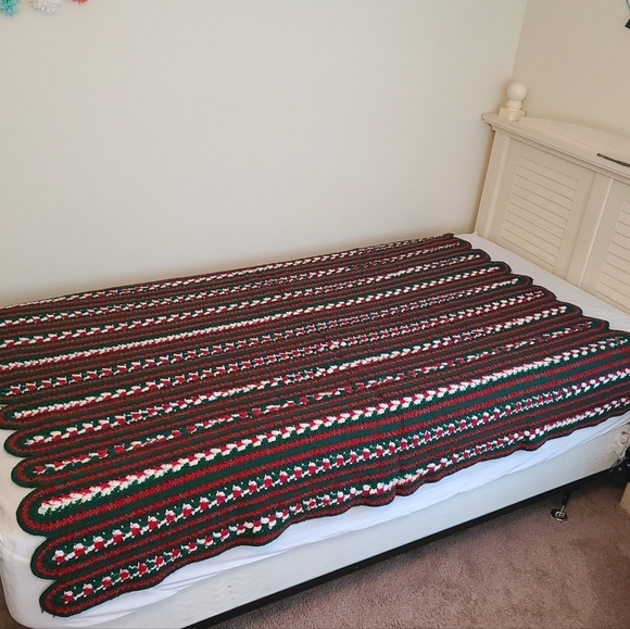 Handmade Crocheted Knitted Christmas Blanket Throw - Picture 4 of 4